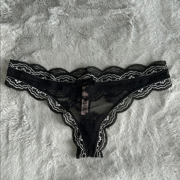 Victoria's Secret Dream Angles Lace Thong size S - Picture 1 of 6